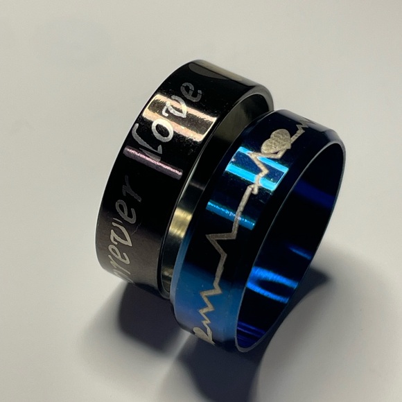 NWT Unisex Rings Men- Women 2PC SET STAINLESS STEEL SIZE 11 - Picture 1 of 16